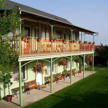 Afrodita Hotel Sturovo Luaran gambar