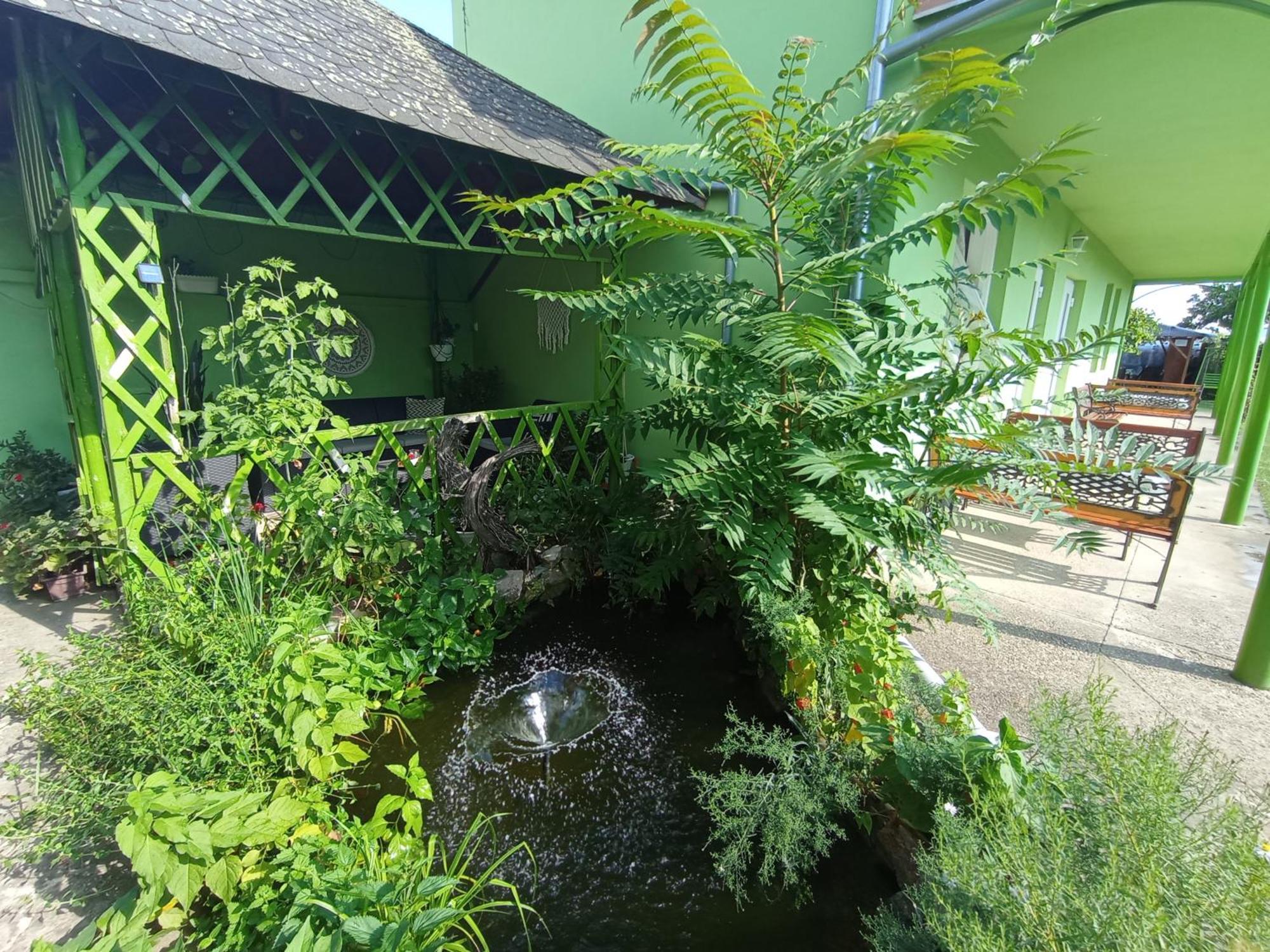 Afrodita Hotel Sturovo Luaran gambar