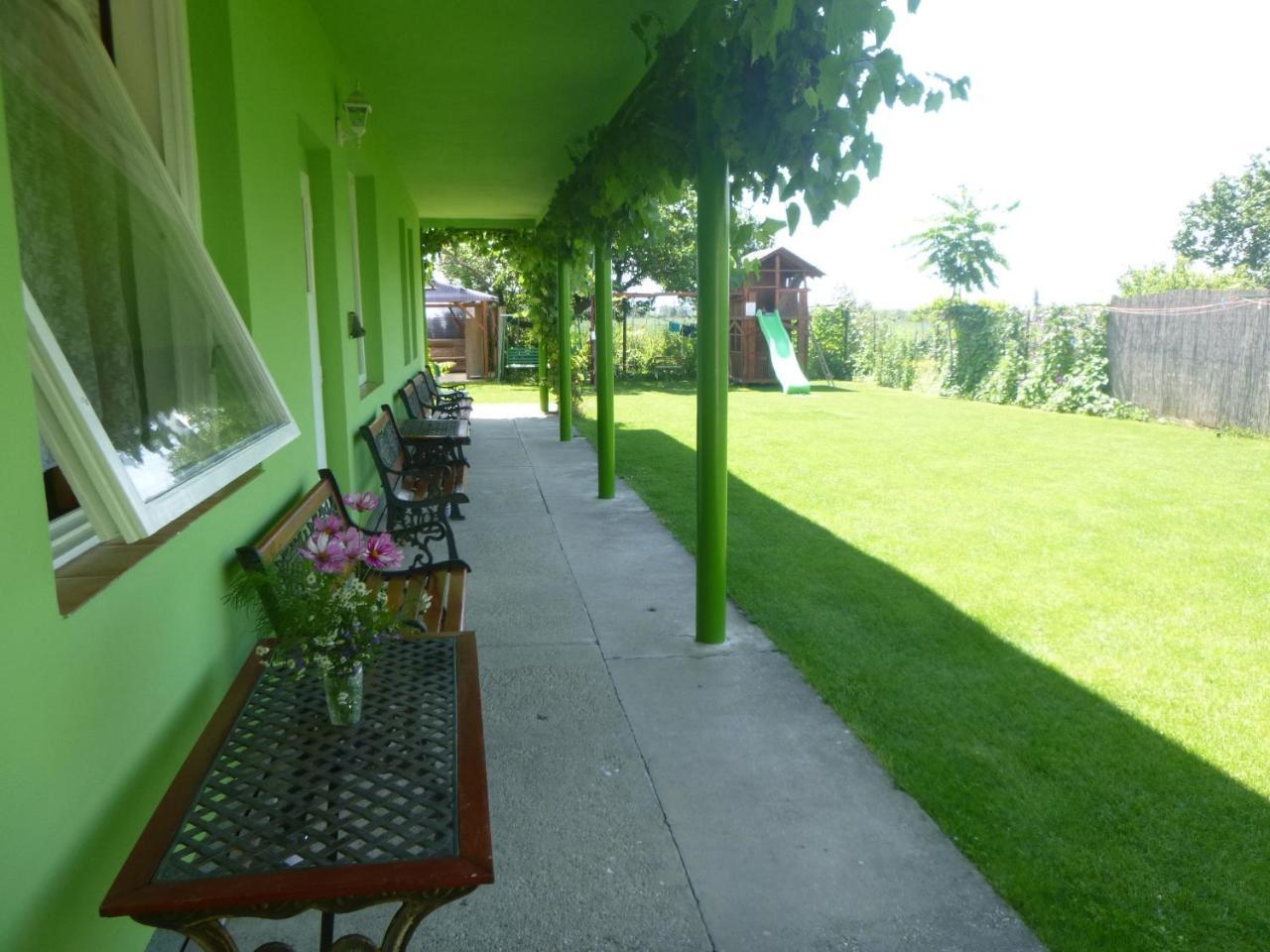 Afrodita Hotel Sturovo Luaran gambar